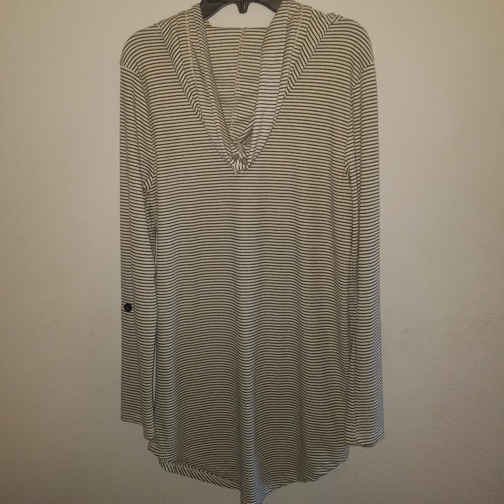 4/$25 Hooded Tunic in Black and Cream - Picture 2 of 4